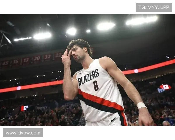 阿夫迪亚造犯规引争议 乌度卡场边爆粗怒斥判罚成比赛焦点引热议